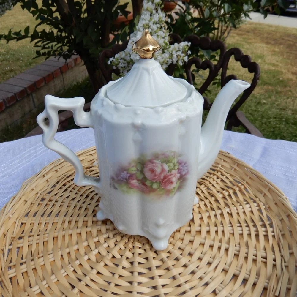 Vintage Floral Rose Footed Tea Set - Picture 5 of 5